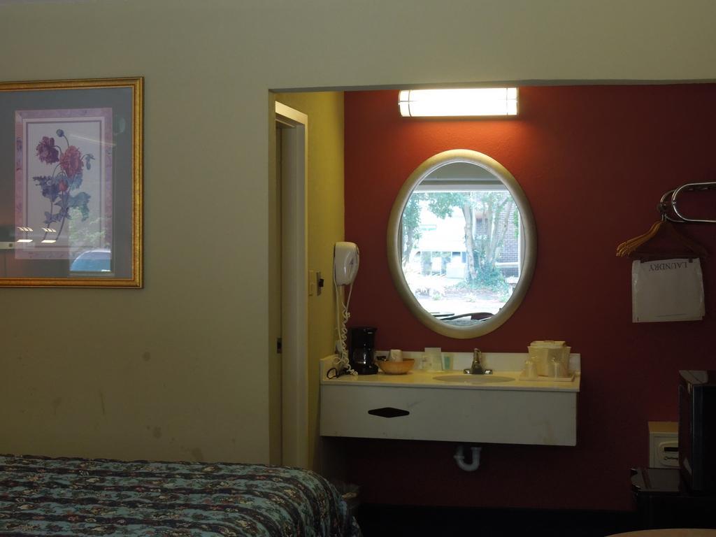 Red Roof Inn Williamsburg Extérieur photo